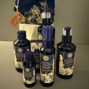 Yves Rocher Vanille Orchidée Collection in Navy and Cream